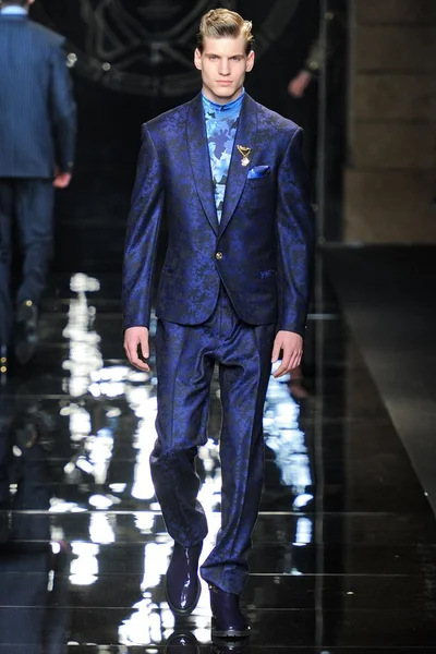Look 3